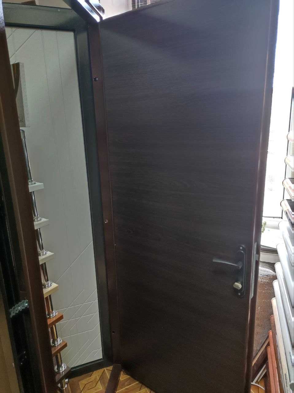 Двери с утеплением металл-ДСП, на складе в Николаеве