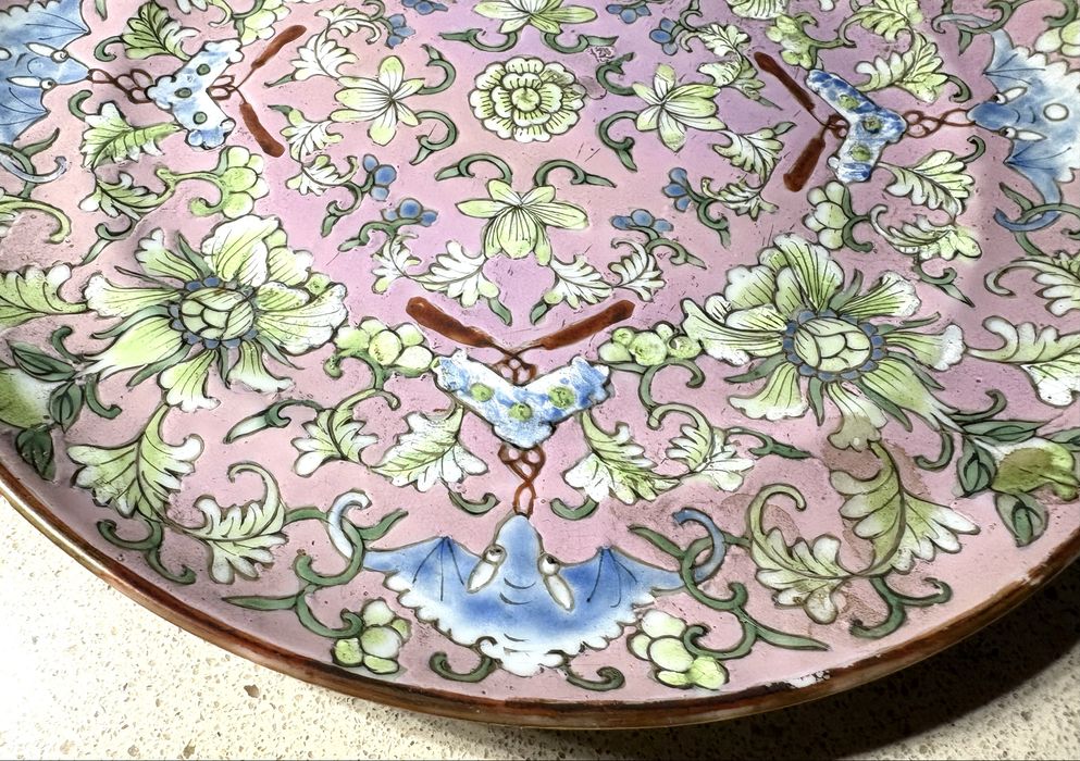 Muito raro antigo prato asiático Familia Rosa com lotus e morcegos