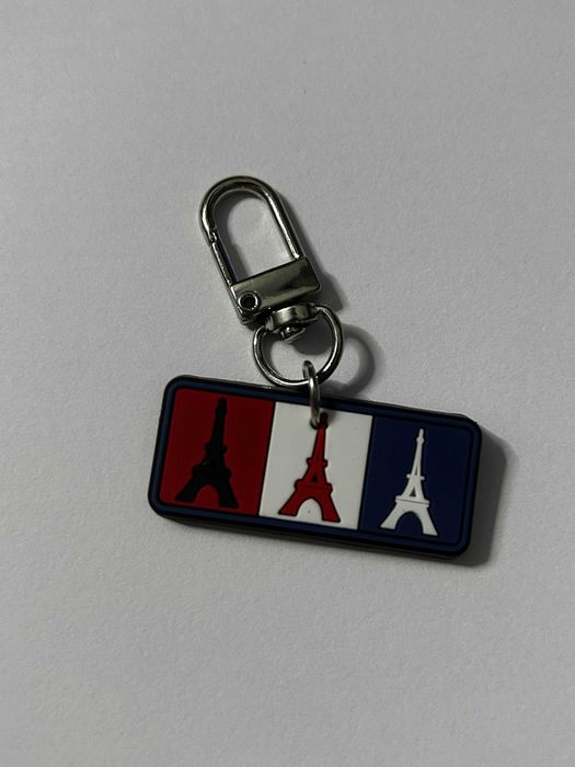 Nowy brelok do kluczy Paryż