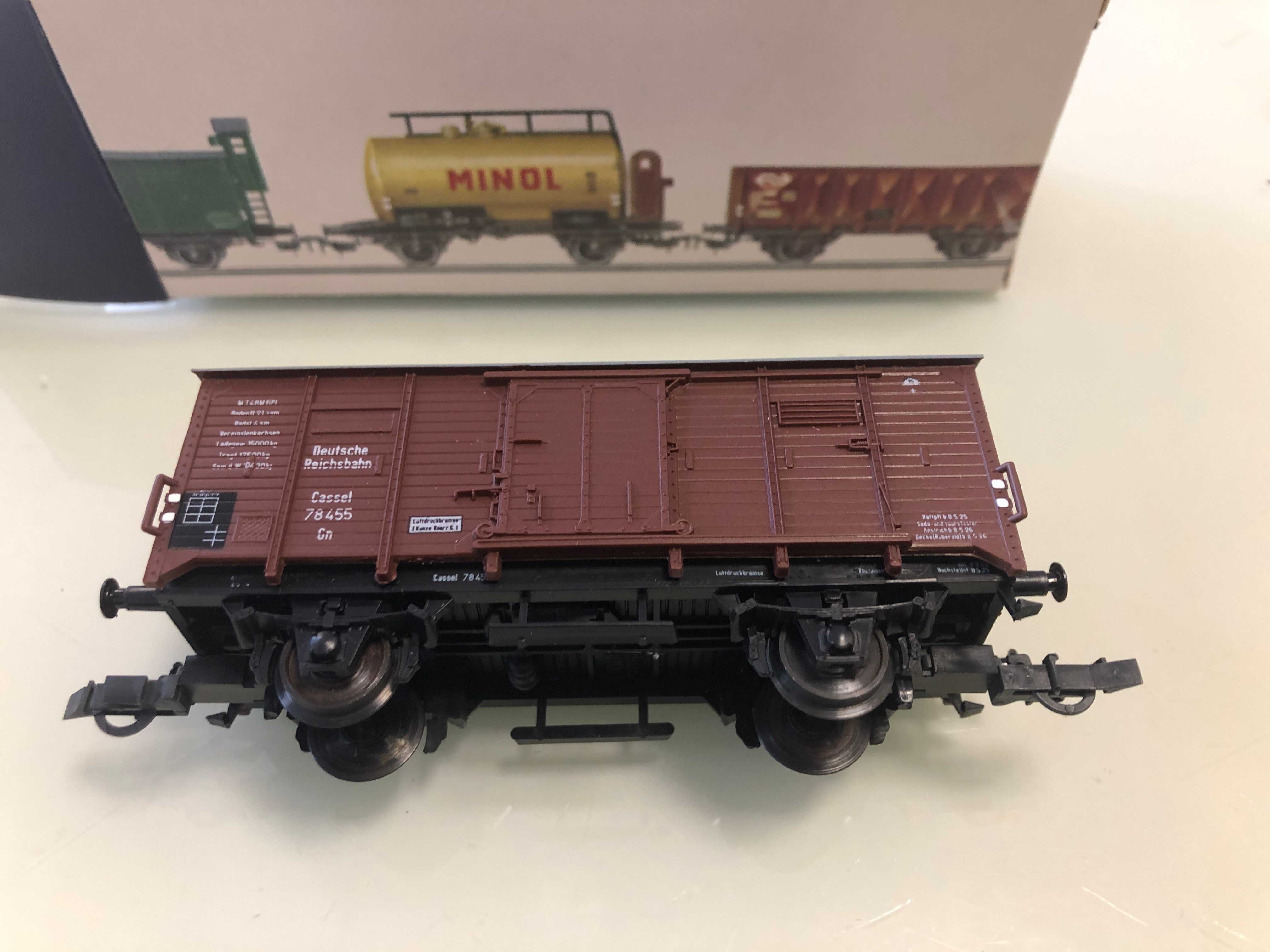 Wagon Piko H0 1/87 kolekcjonerski brązowy zaczep śledź 115