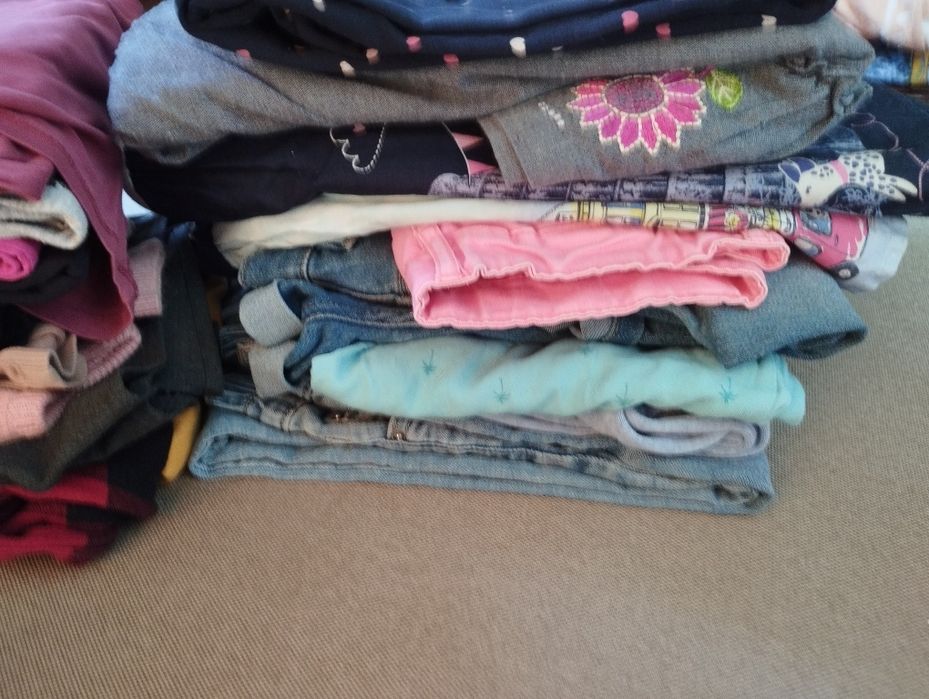 Продам пакет речей на дівчинку128-140