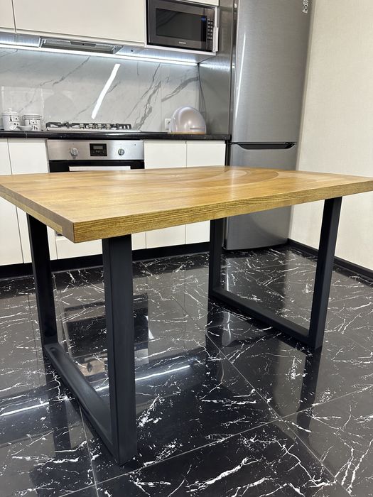 Обідній стіл з буковою стільницею