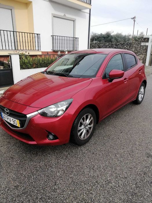 Vendo Mazda 2 ,com 27 720klms , gasolina, 2015