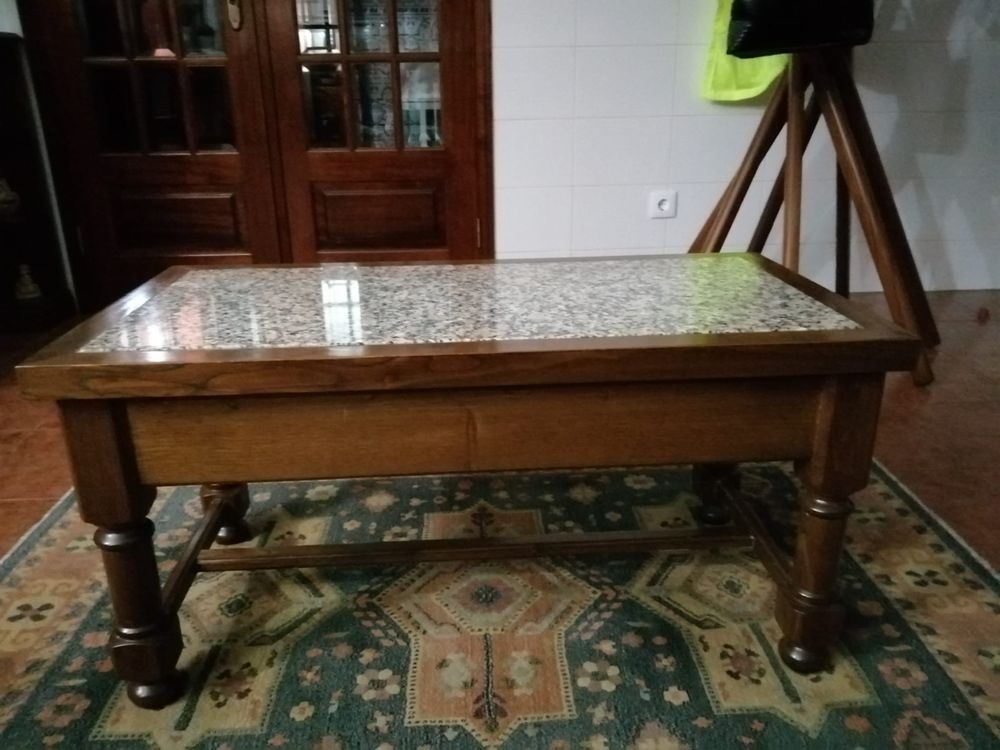 Sofá e Mesa de Centro