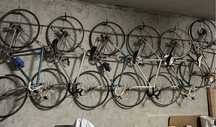 Bicicletas antigas e material