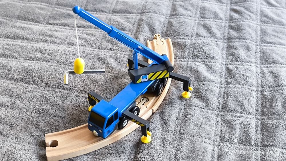 Машинка для деревянной железной дороги