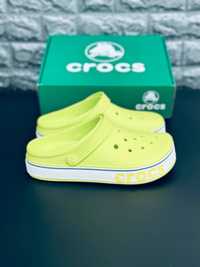 Шлепанцы Crocs женские Пляжные яркие лимонные кроксы сабо тапочки