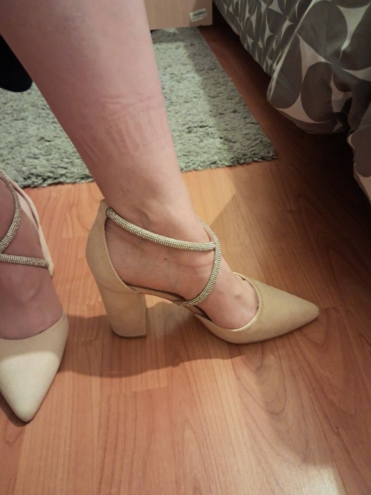 Sapatos abertos novos, elegantissimos