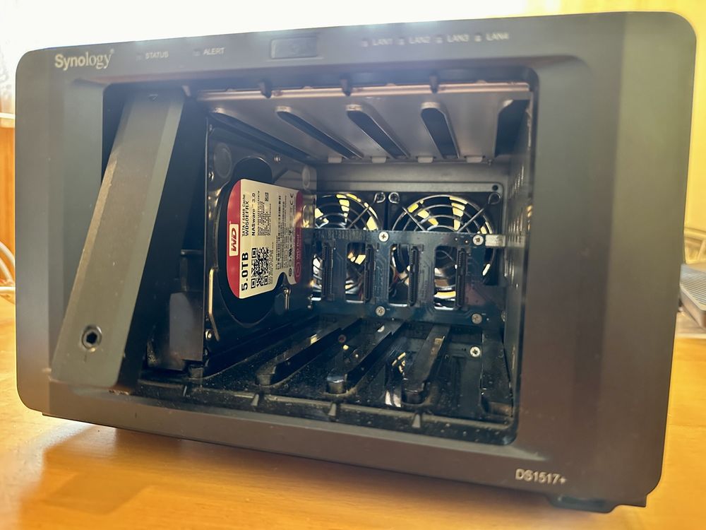 Serwer Synology DS1517+