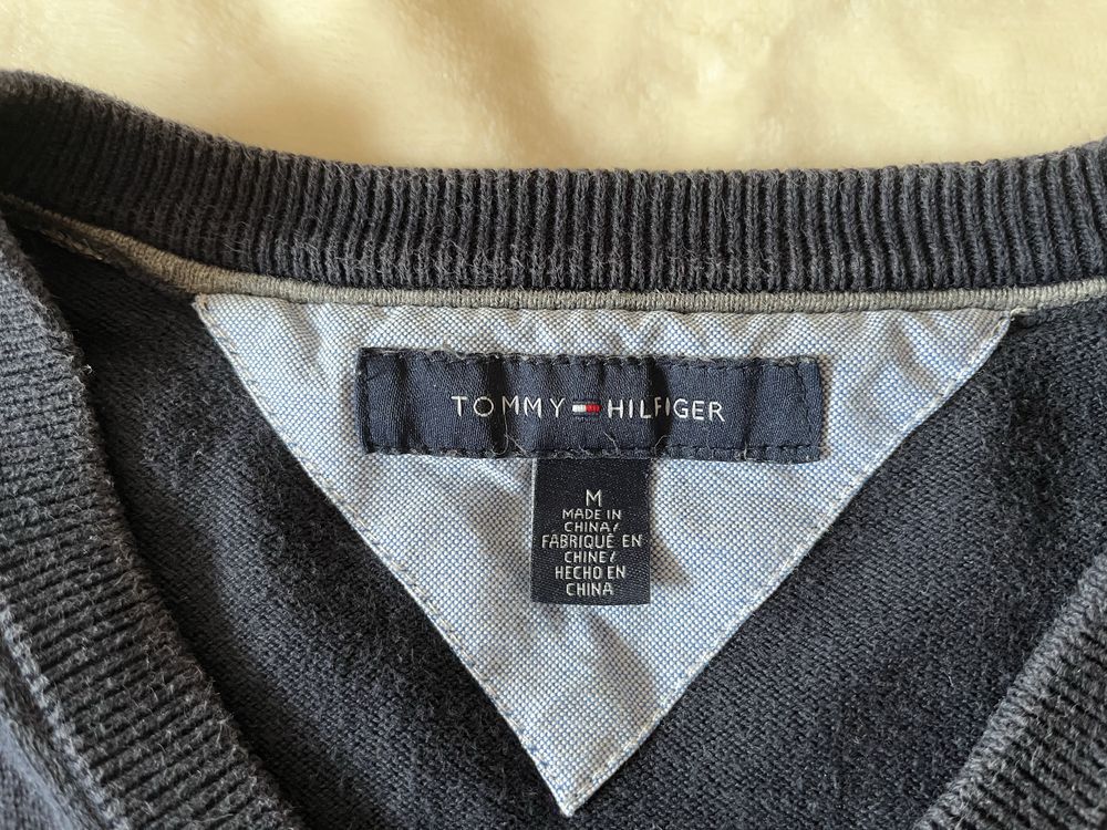 Sweter w serek Tommy Hilfiger roz M bawełna