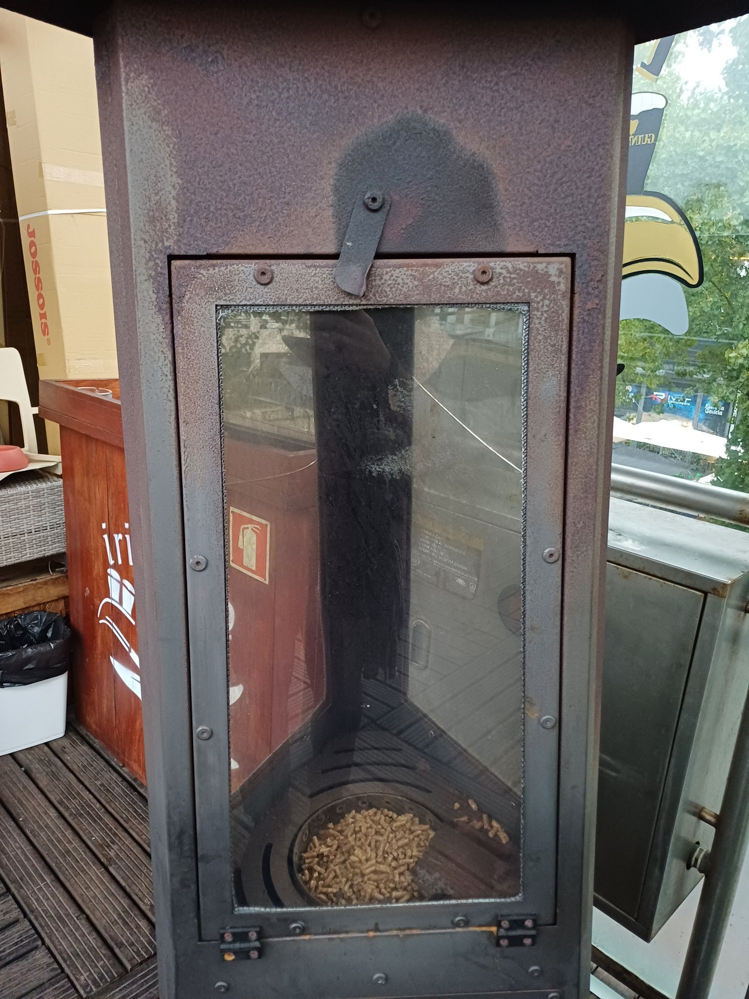 Aquecedores pellets para exterior, quase nao poduz fumo 400€