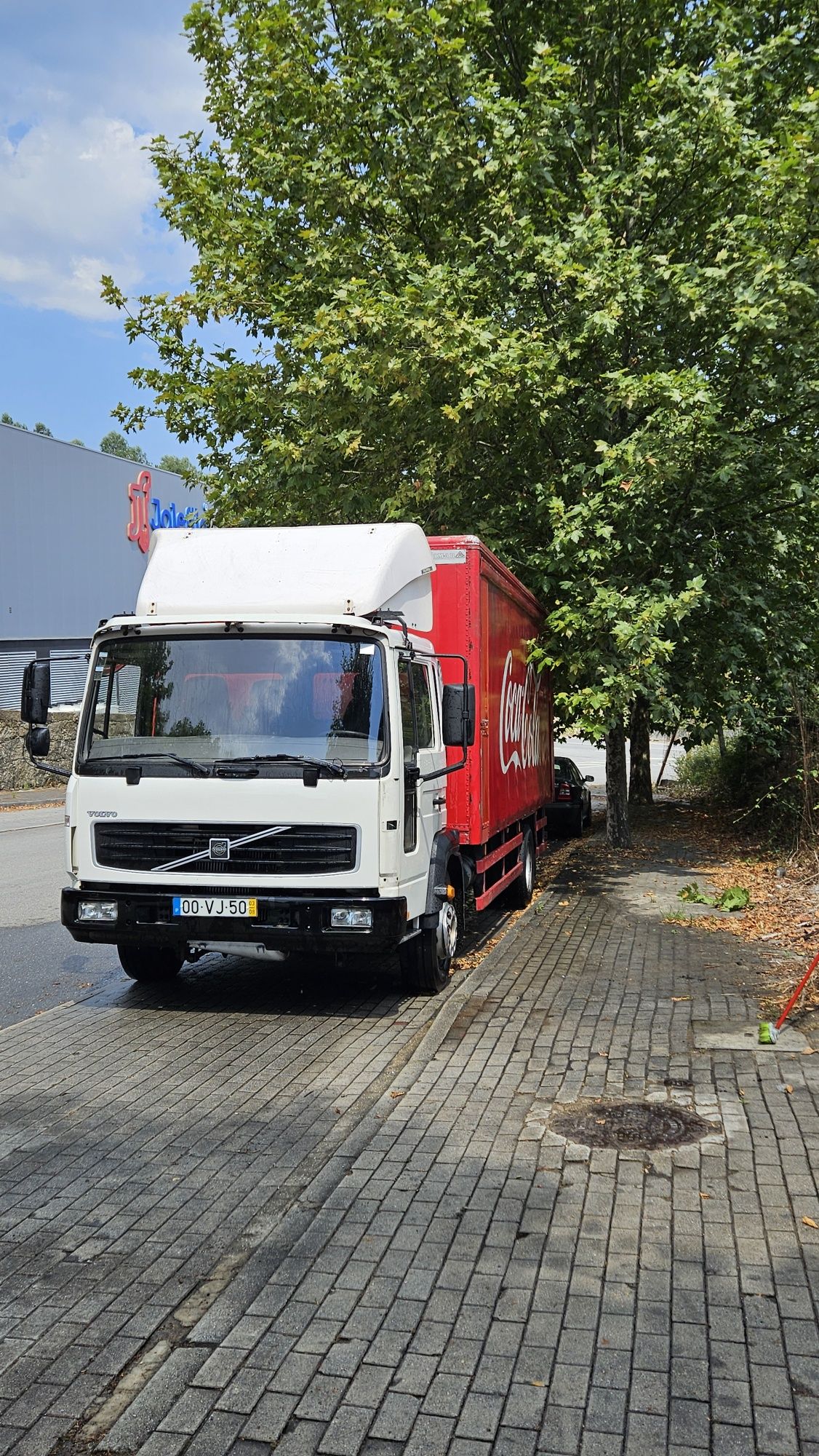 Volvo FL6 180 ano 2003