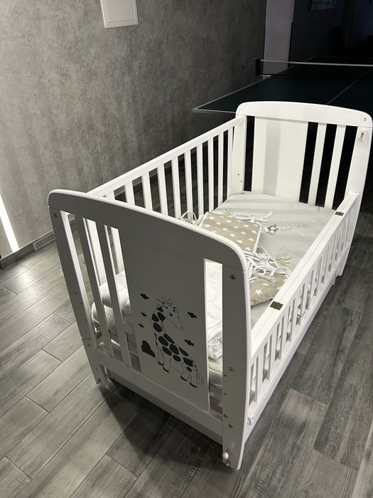 Дитяче ліжечко деревяне біле