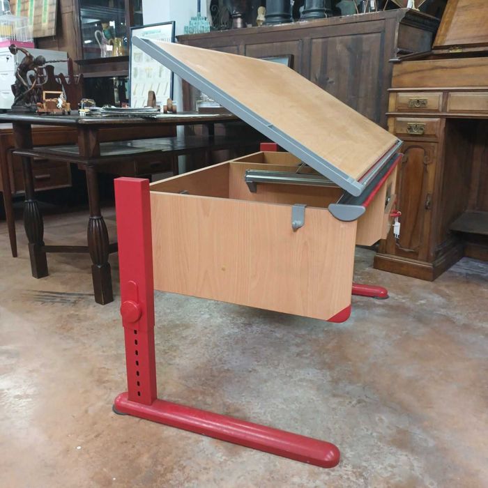 Secretária / Estirador com altura regulável