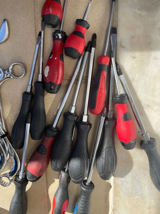 Caixa com ferramentas varias