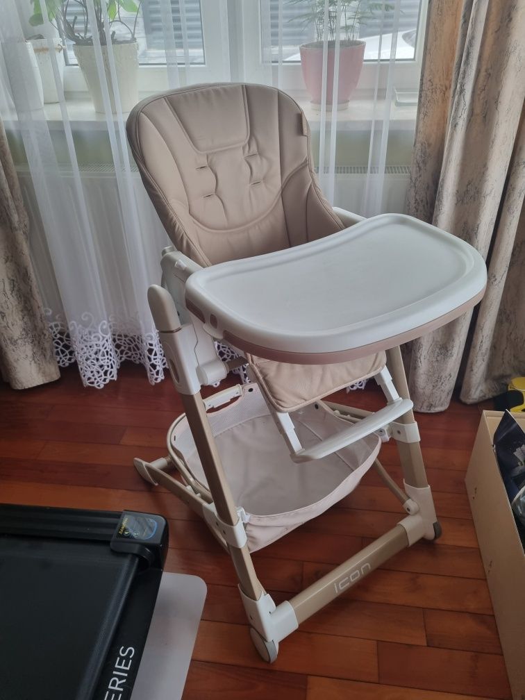 Krzesełko dziecięce do karmienia ICON firmy 4BABY kolor beż