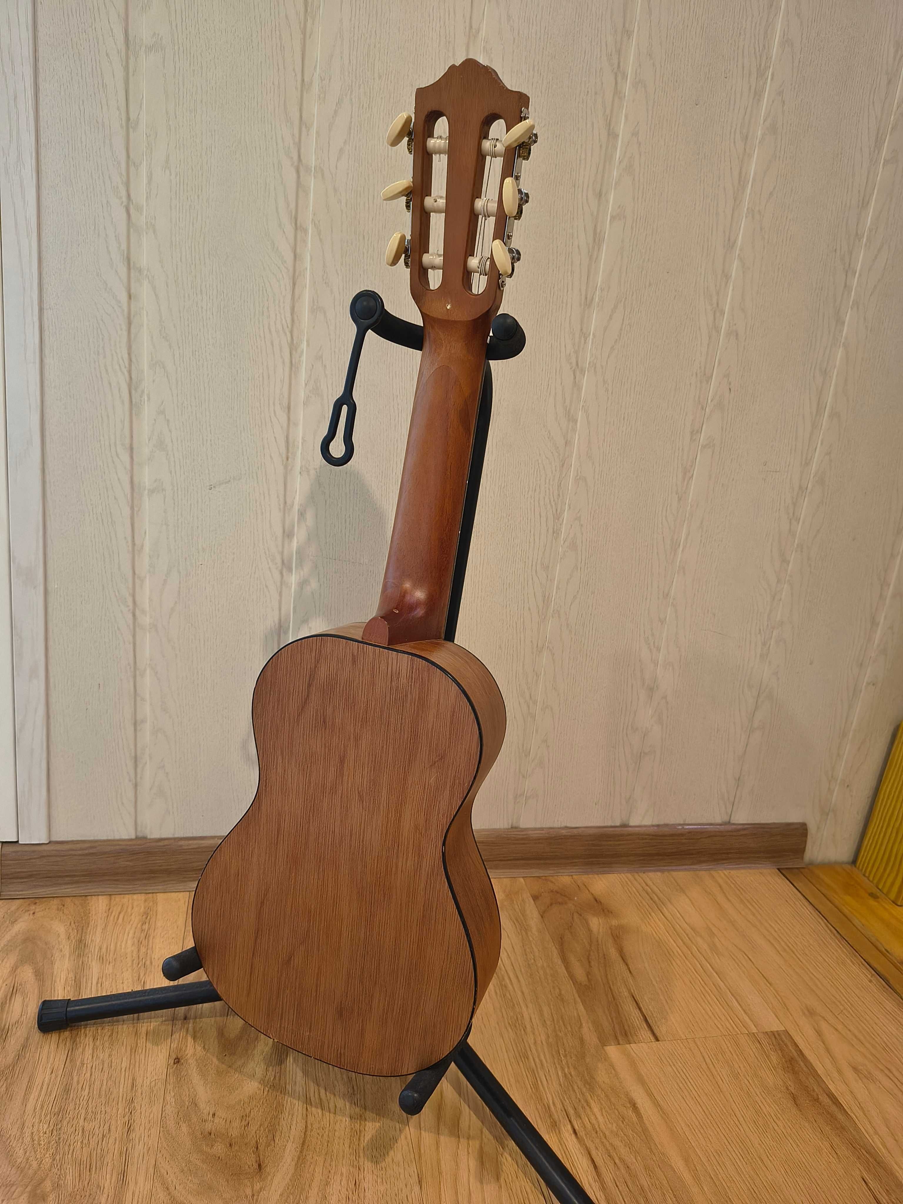 Yamaha GL-1 - guitalele z pokrowcem
