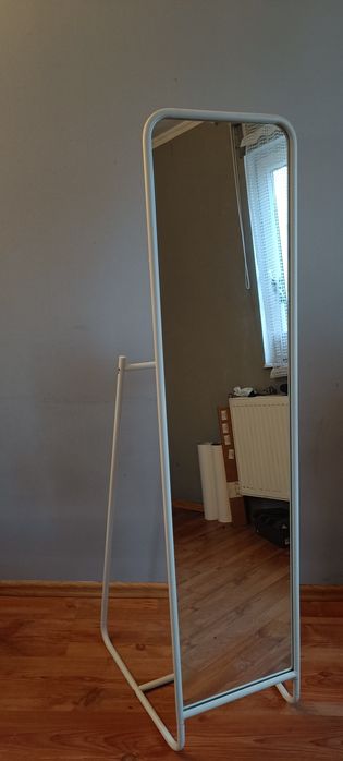 Lustro stojące IKEA KNAPPER 48x160 cm – Białe z wieszakami