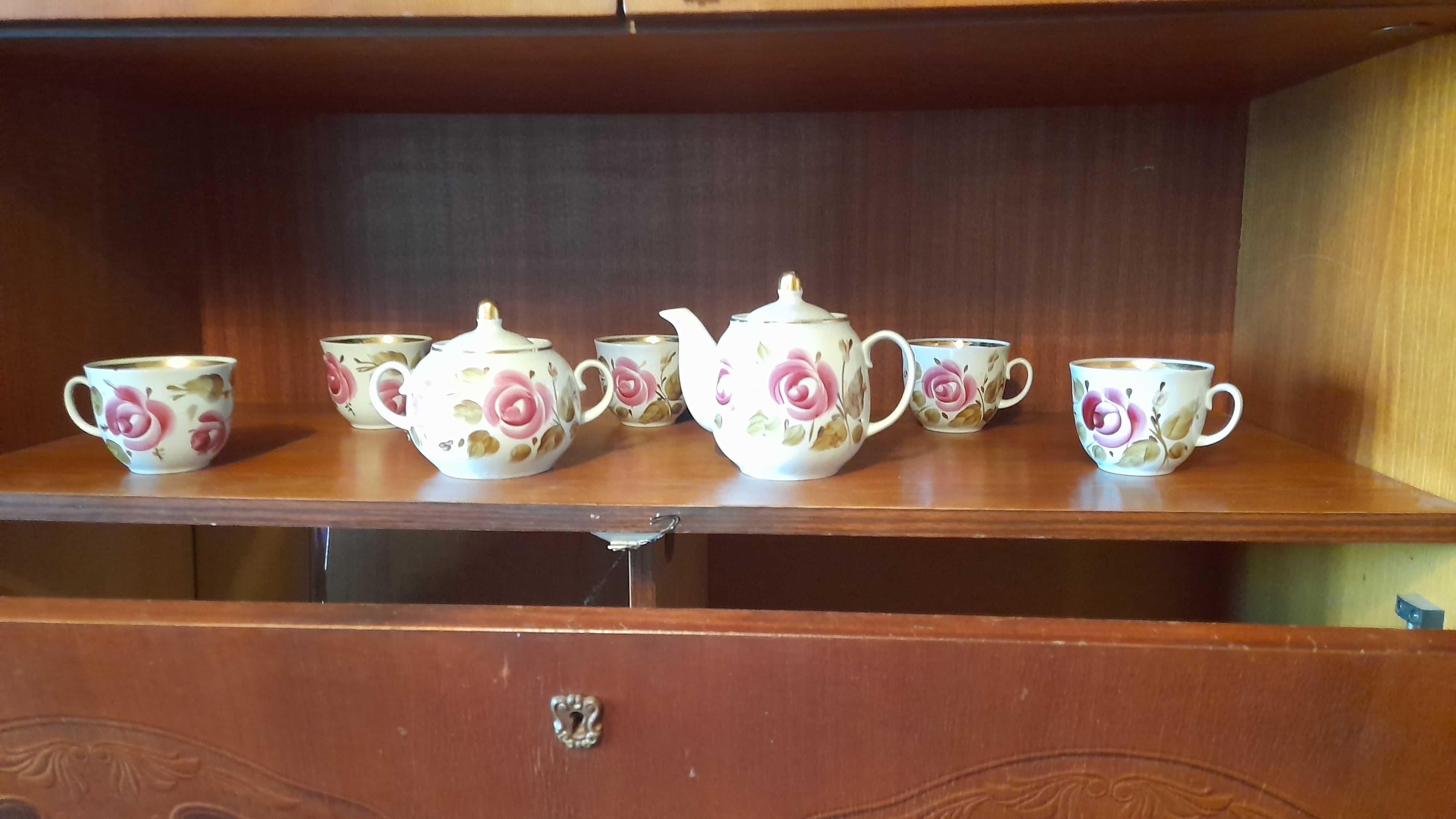 Чашки, чайний сервіз продам