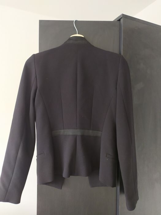 Чорний піджак на дівчинку