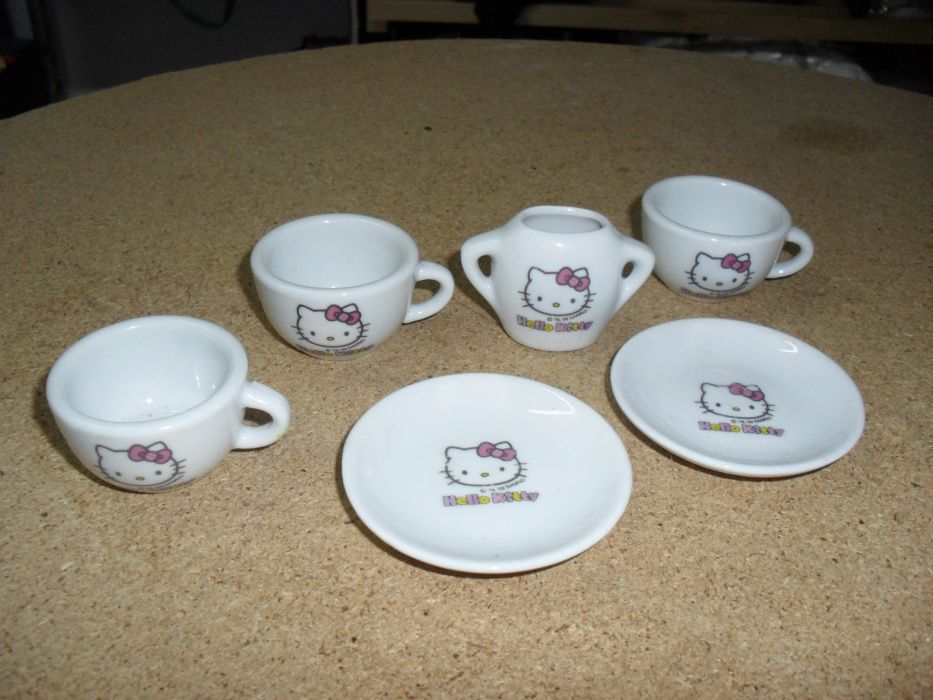 Chávenas e pires  "Hello kitty"  (louça)  (6 peças por 5€)