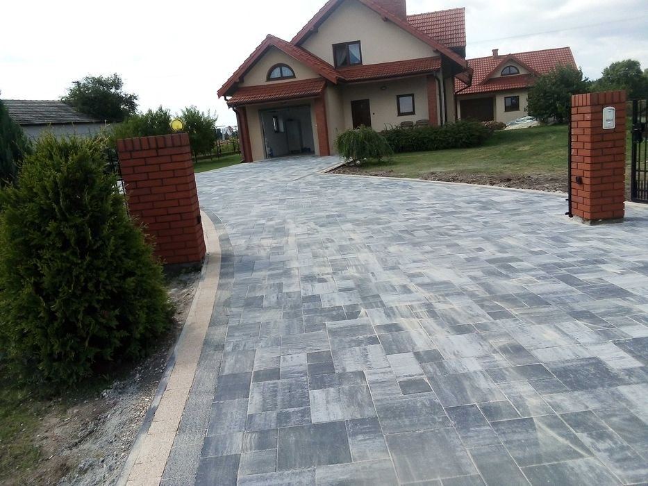 Układanie kostki brukowej,brukarstwo,minikoparka,roboty ziemne
