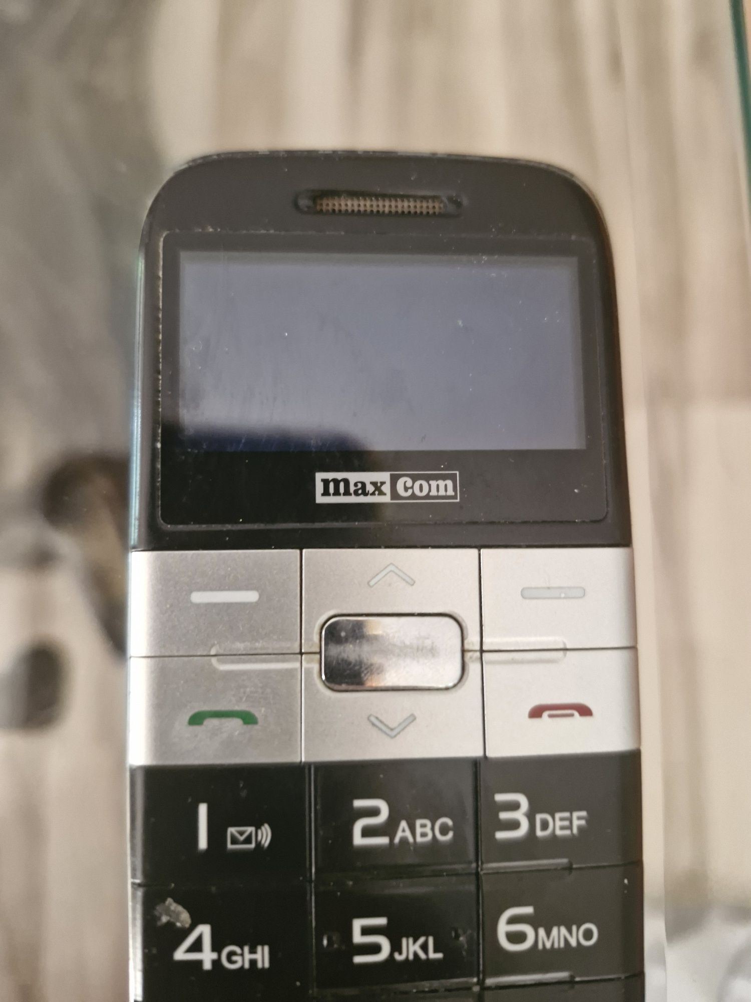 Telefon Maxcom plus ładowarka