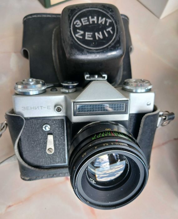 Фотоаппарат с Гелиос-44-2, валик для глянцевателя, фотовспышка Фотон