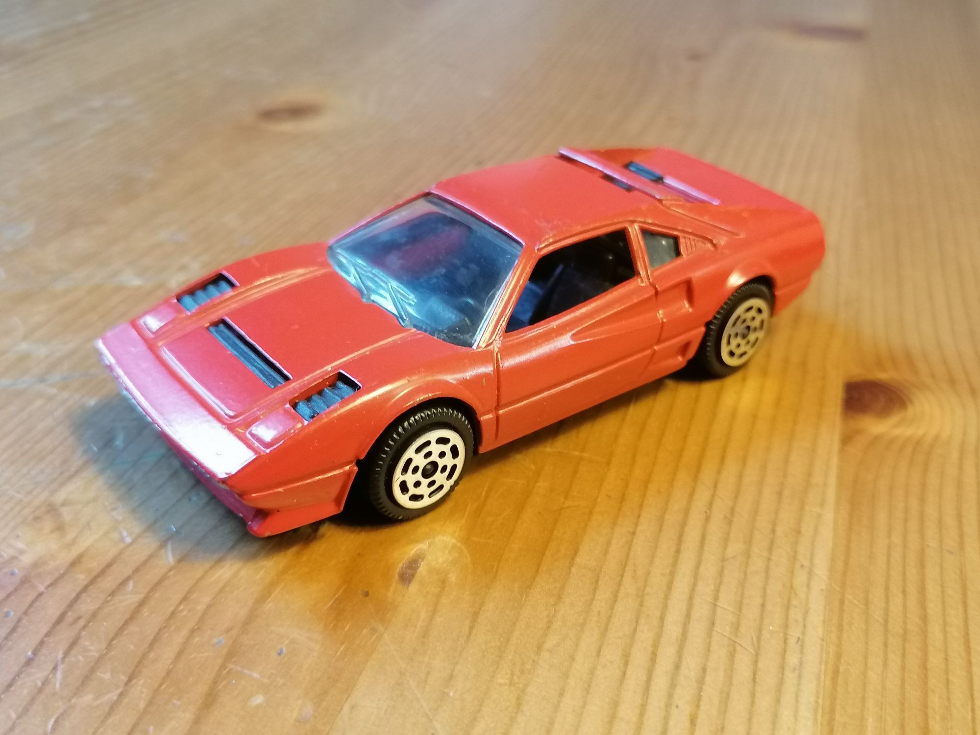 Ferrari 208 Turbo Hot Wheels Skala 1:43