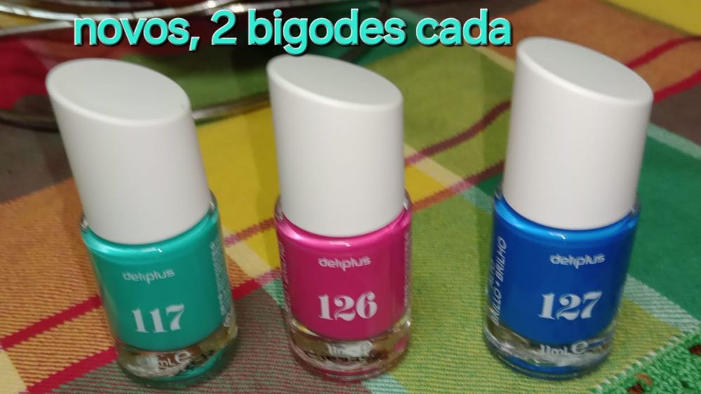 Vernizes por abrir rosa verde e azul 2 euros cada