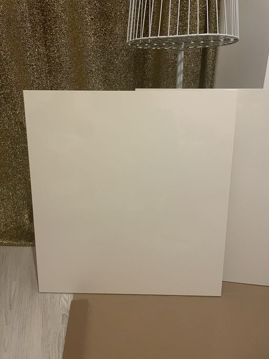 Porta brilhante branco Besta