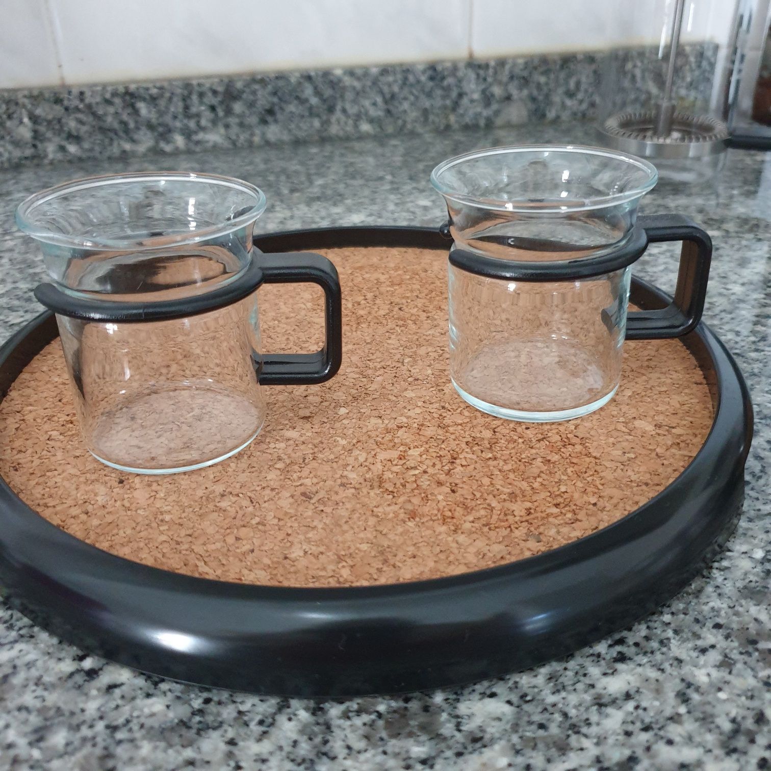 Cafeteira Bodum com 2 chávenas e varios acessórios