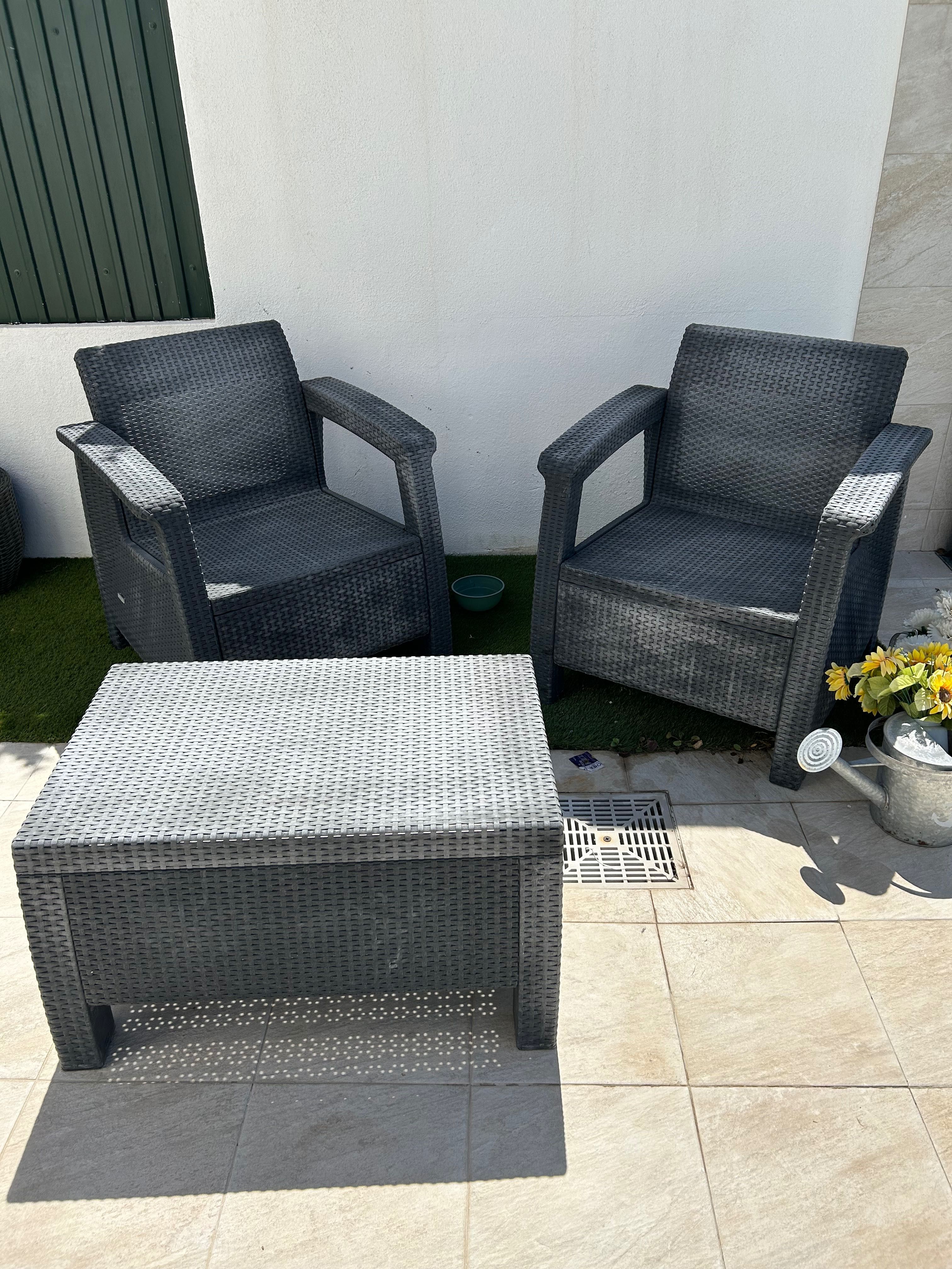 Conjunto Sofás com Mesa - Exterior
