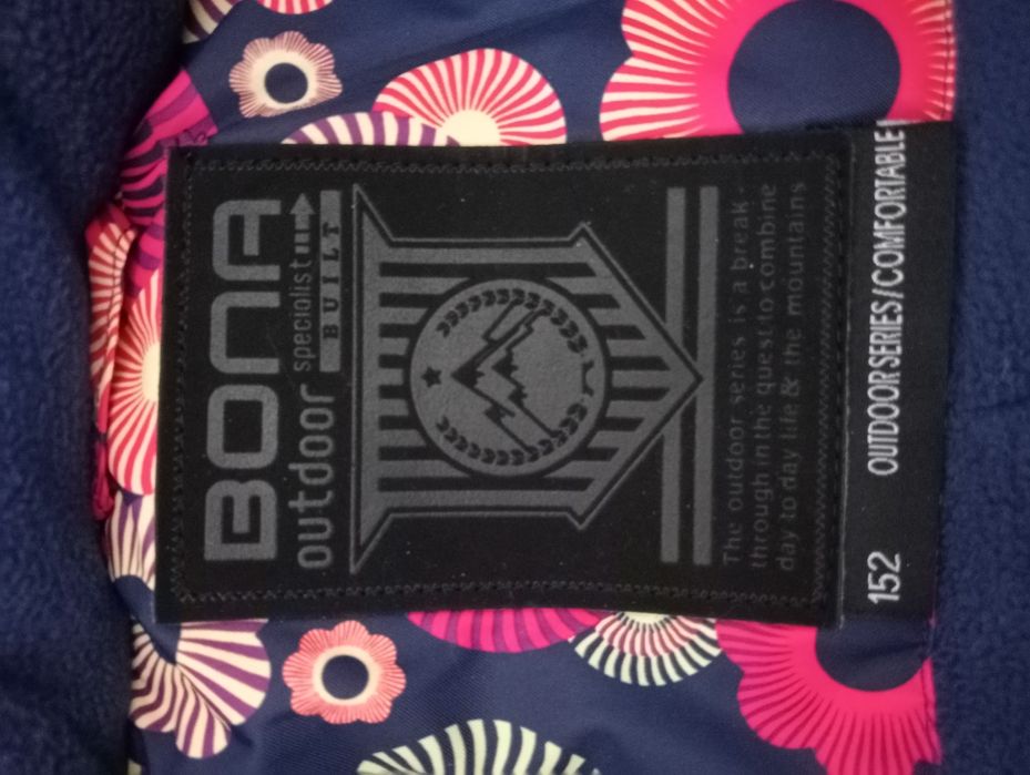 Продам лижну куртку дівчачу, розмір вказано 152