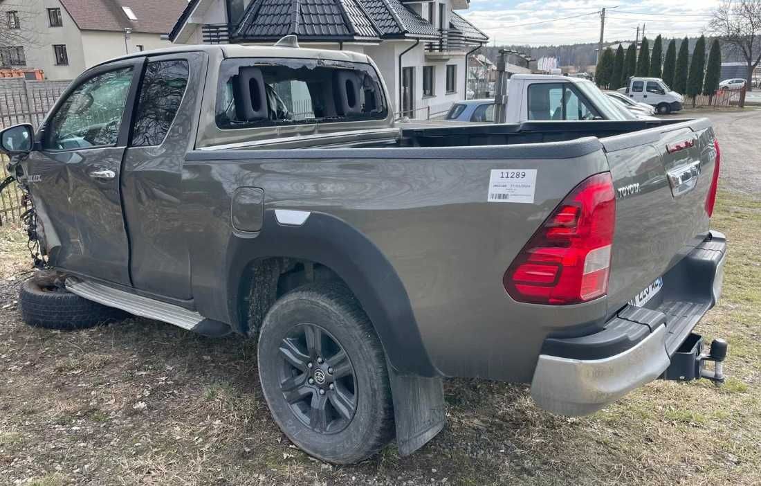 Разборка Toyota Hilux бампер