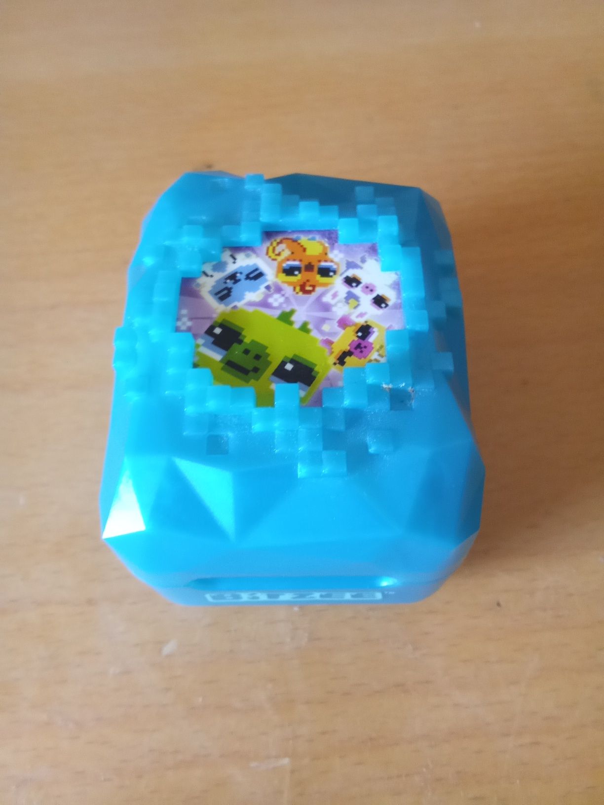 Bitzee com pilhas