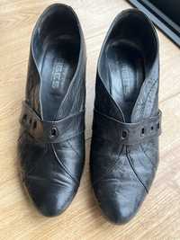 Sapatos em pele genuína pretos Lages