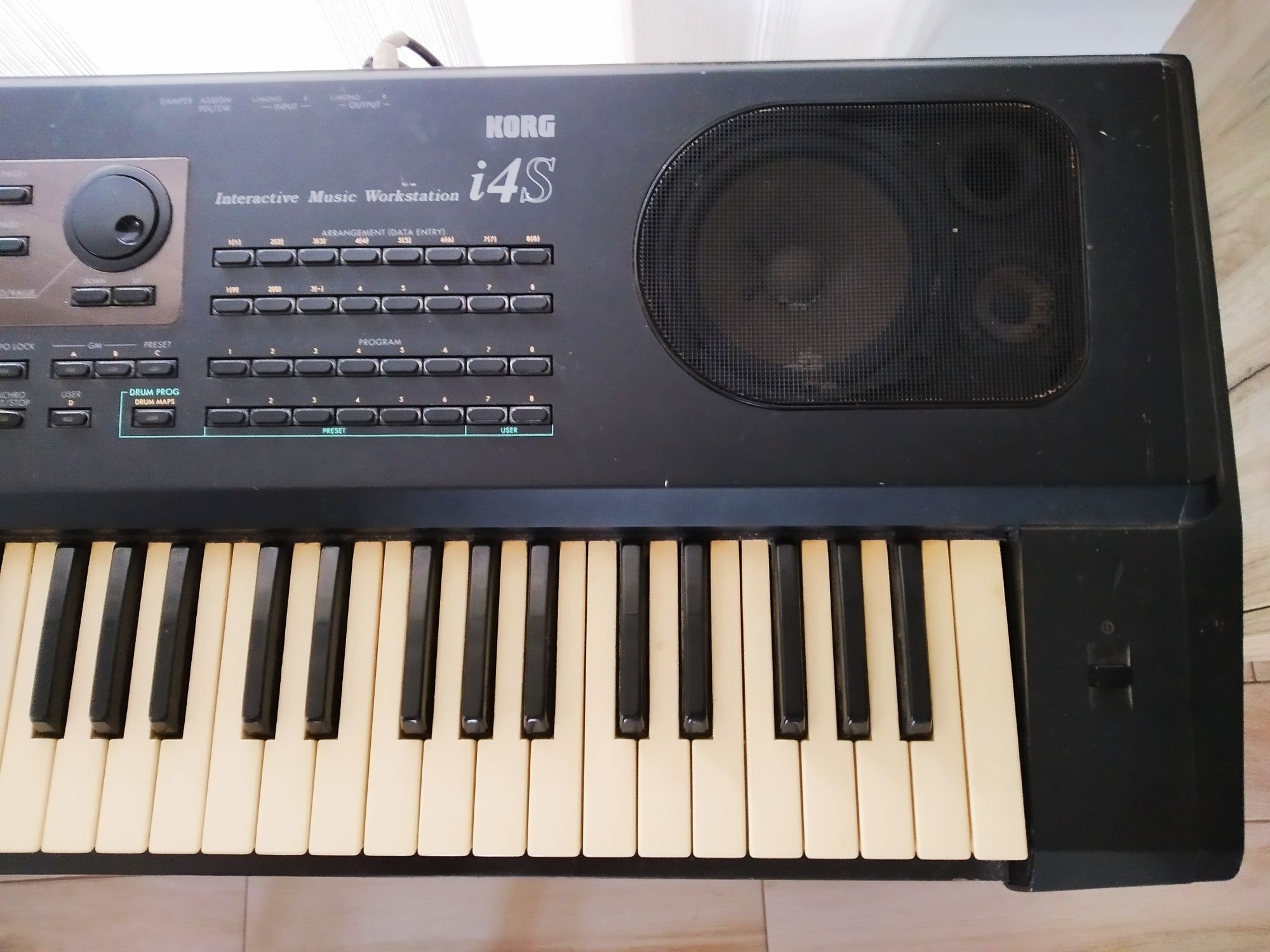 Organy Korg i4S ze stojakiem