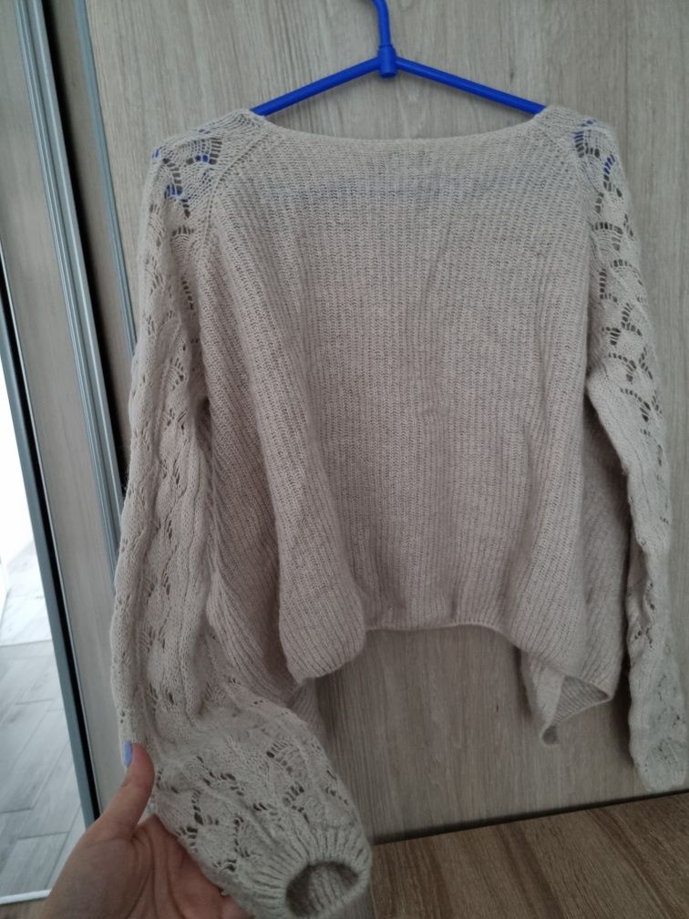 Krótki azurowy beżowy sweterek zapiany S