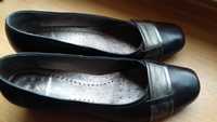 Czarne skórzane buty ze srebrnym paskiem Pesco 39