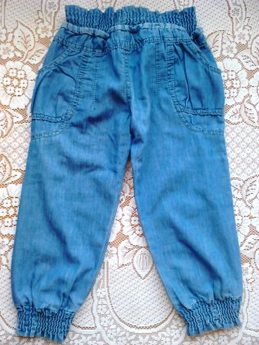 Niebieskie spodnie jeans r. 98