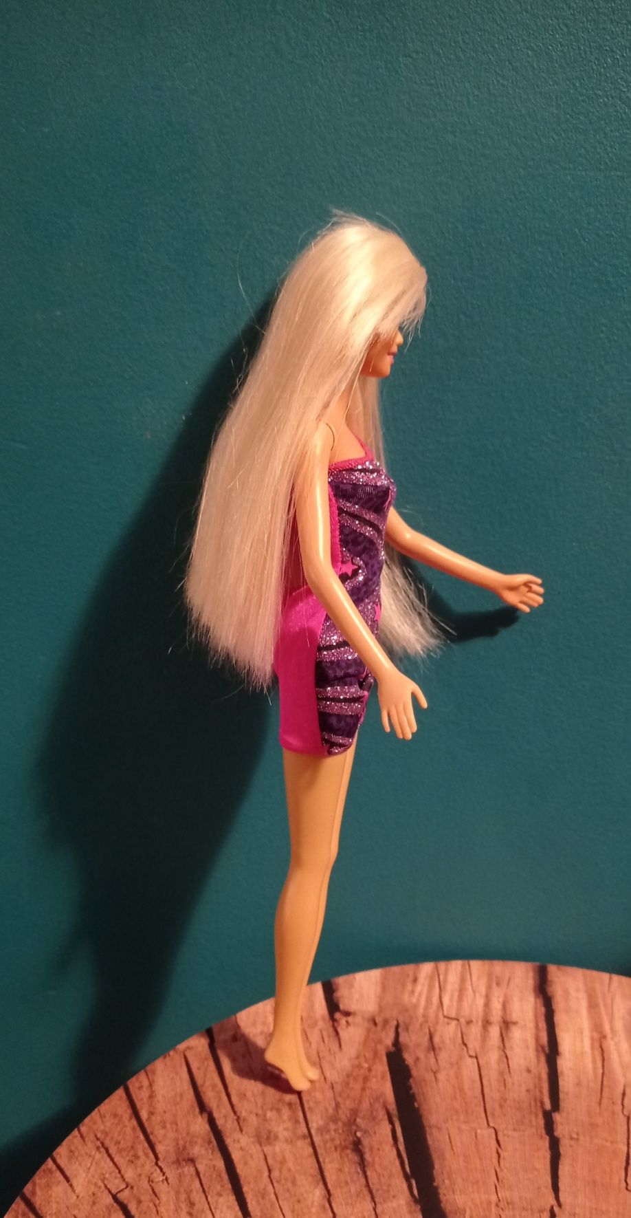 Mattel Barbie w dyskotekowej sukience, długie blond włosy, 1999 r.