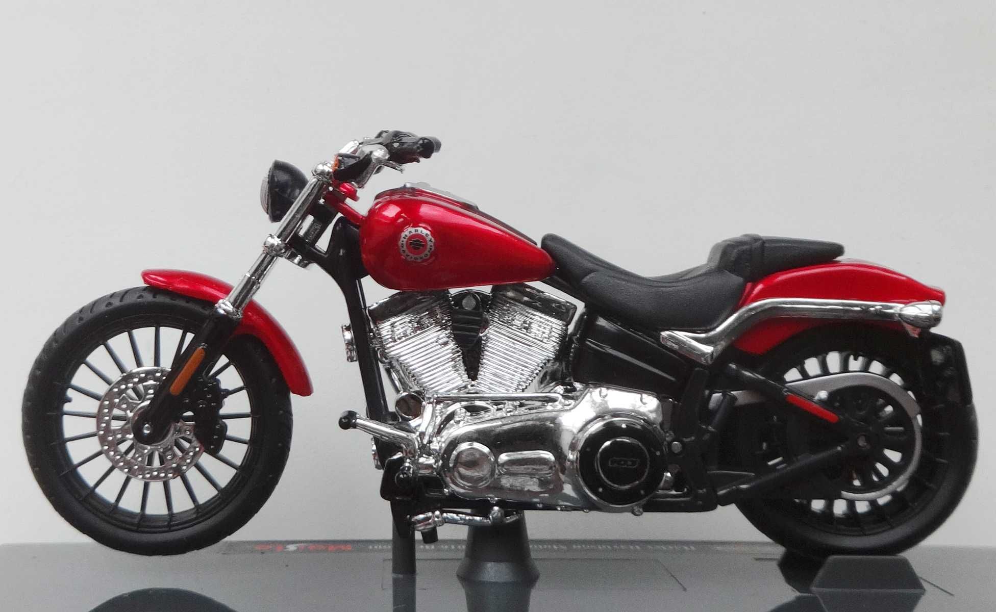 Модель мотоцикла Harley-Davidson 2016 Breakout red 1:18