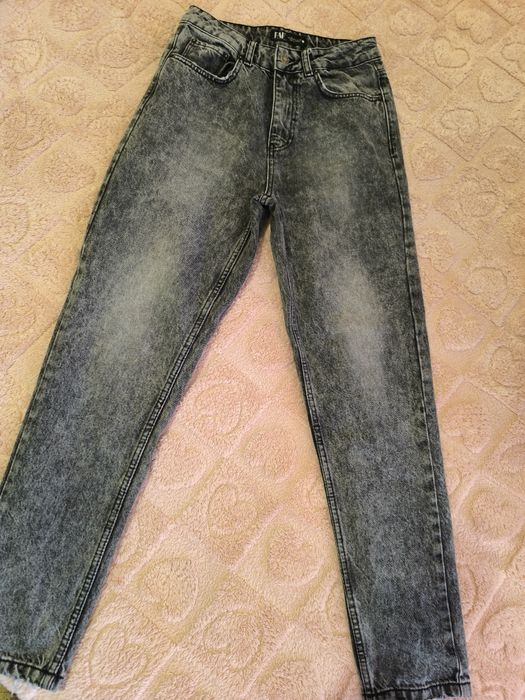 Продам сірі джинси моми жіночі