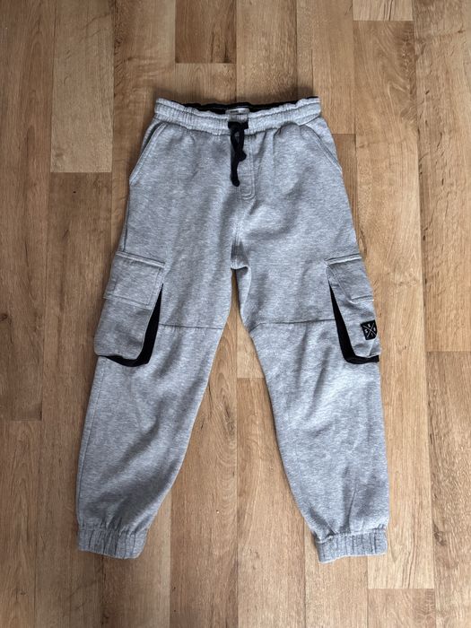 Spodnie dresowe chłopięce rozmiar 140