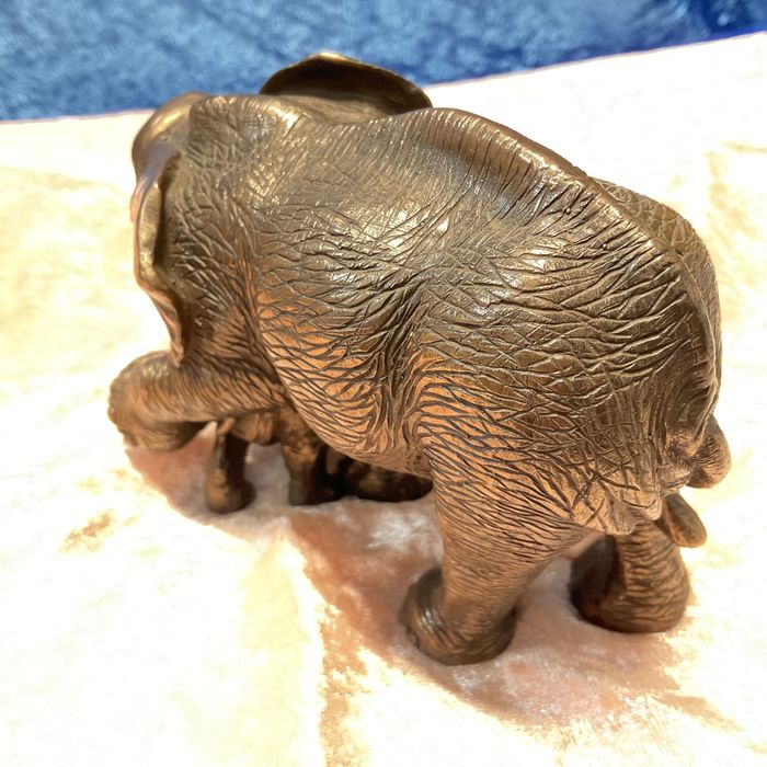 Escultura elefante e cria tamanho de 14 cm