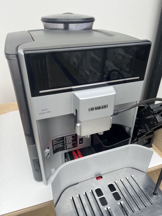 Рівне Кавомашина кавоварка Siemens EQ.6 s300