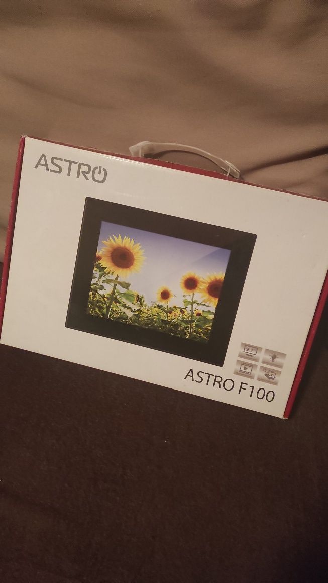 Цифровая фоторамка Astro F100 9,7"