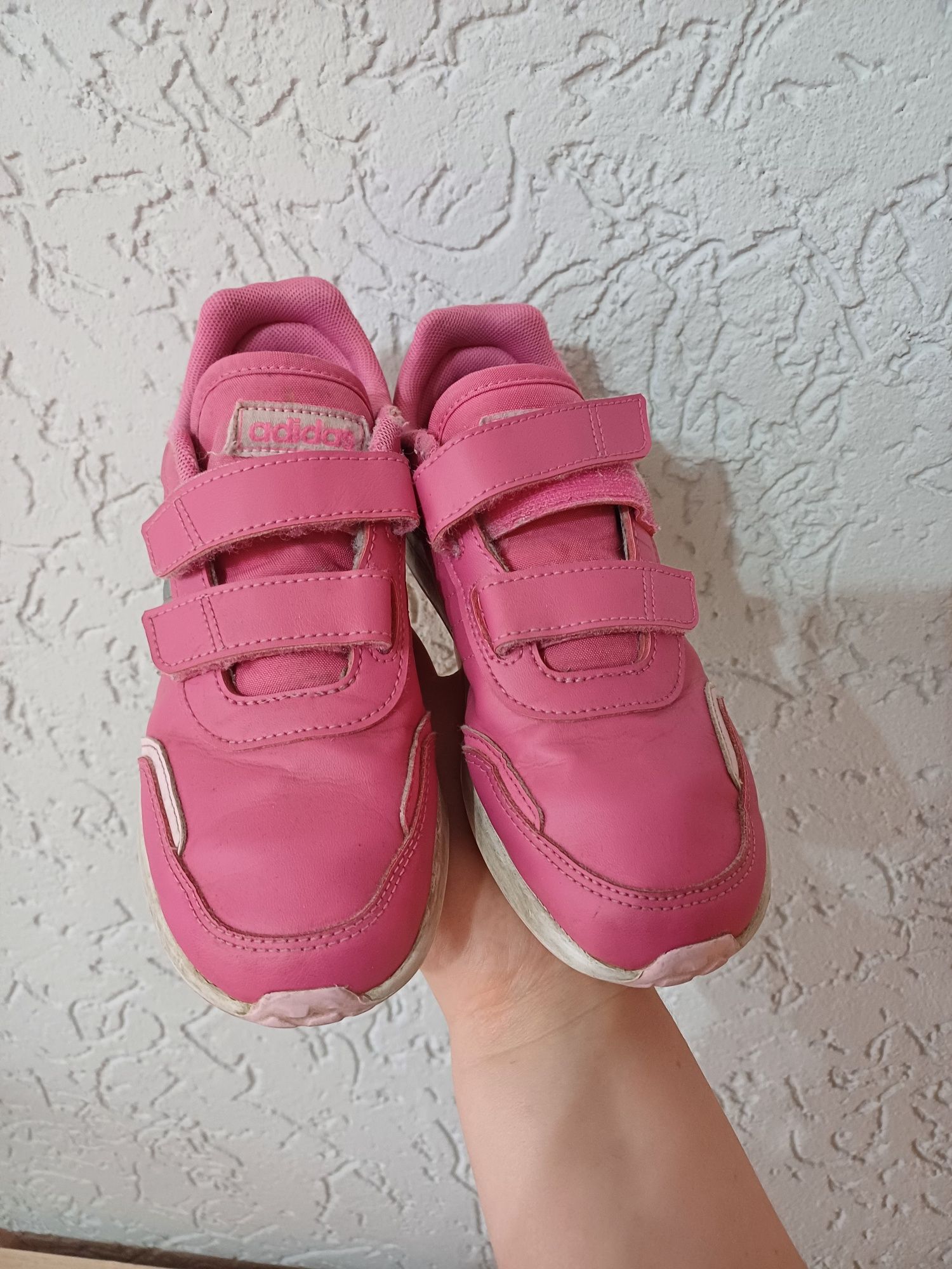 Buty adidas r.33 różowe dla dziewczynki, sportowe