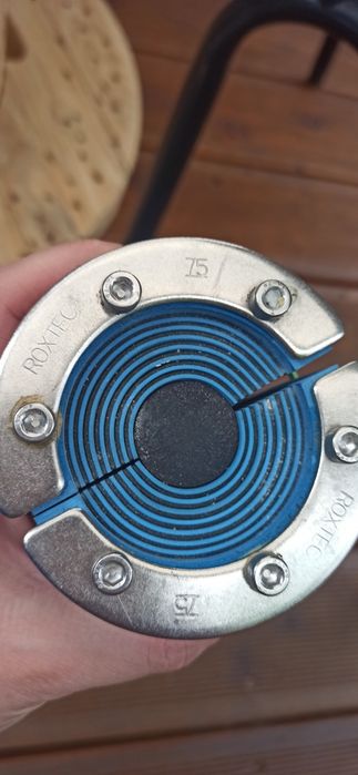 Uszczelnienie kabli lub rur